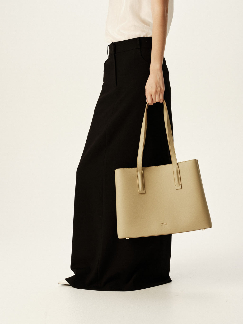 Linnea Tote Sand